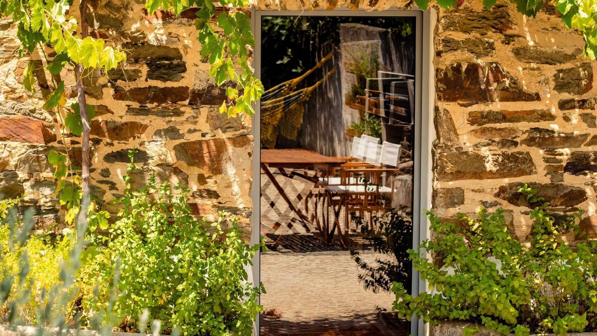 Serta Cottage | Charming Stone House near Zezere River