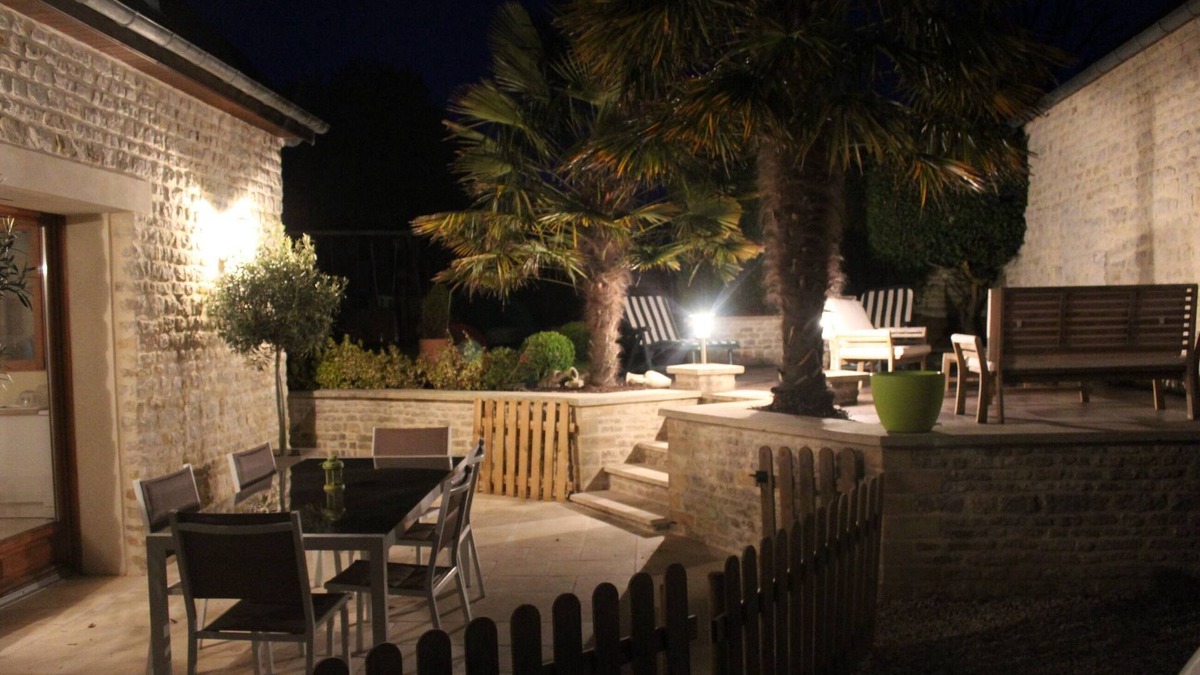 Commes House | Charming stonework, Bayeux and D-Day beaches on the program