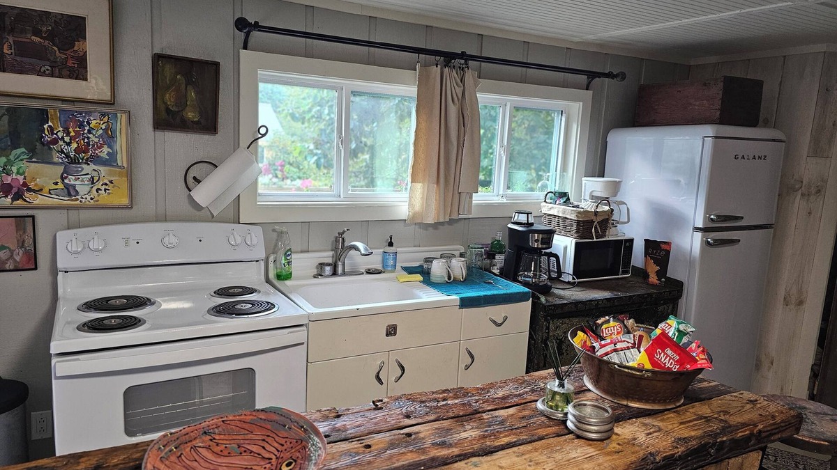 St. Johns Apartment | Charming studio on 16 acres in lovely Little Switzerland, king bed & jacuzzi tub