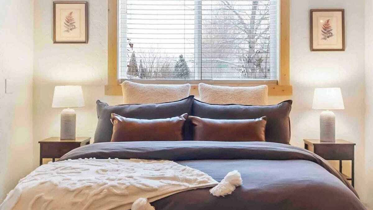 Bozeman Apartment | Charming Studio 10 min from airport dog friendly