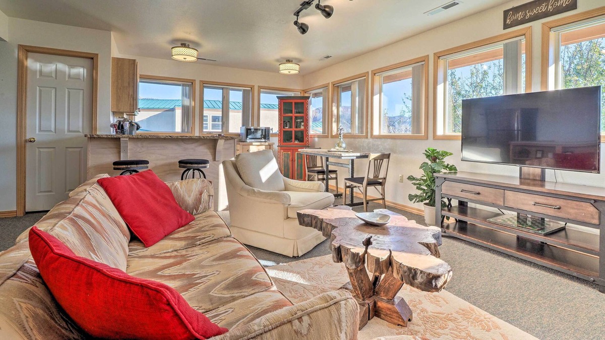 New Harmony Apartment | Charming Studio - 3 Miles From Kolob Canyons!