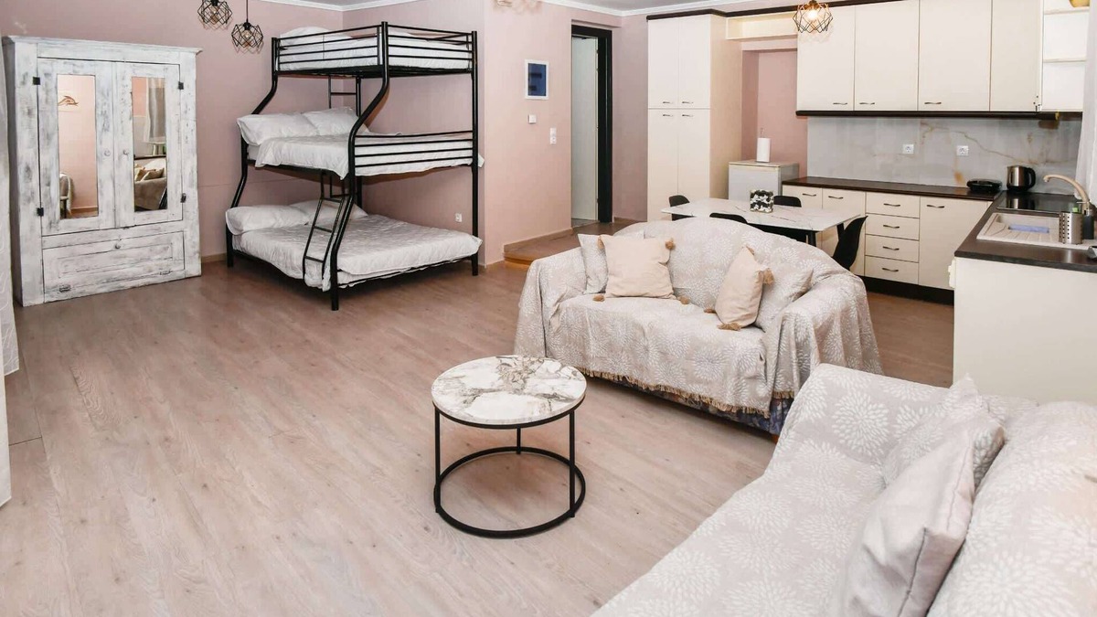 Mitilinii Apartment | Charming Studio - A Relaxing Retreat in Samos