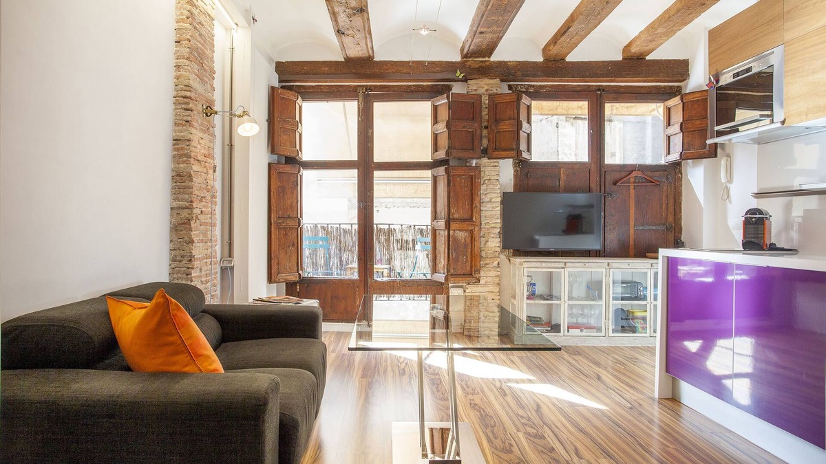 La Seu Condo | CHARMING STUDIO AT THE CATHEDRAL. (STRICTLY TWO PEOPLE)