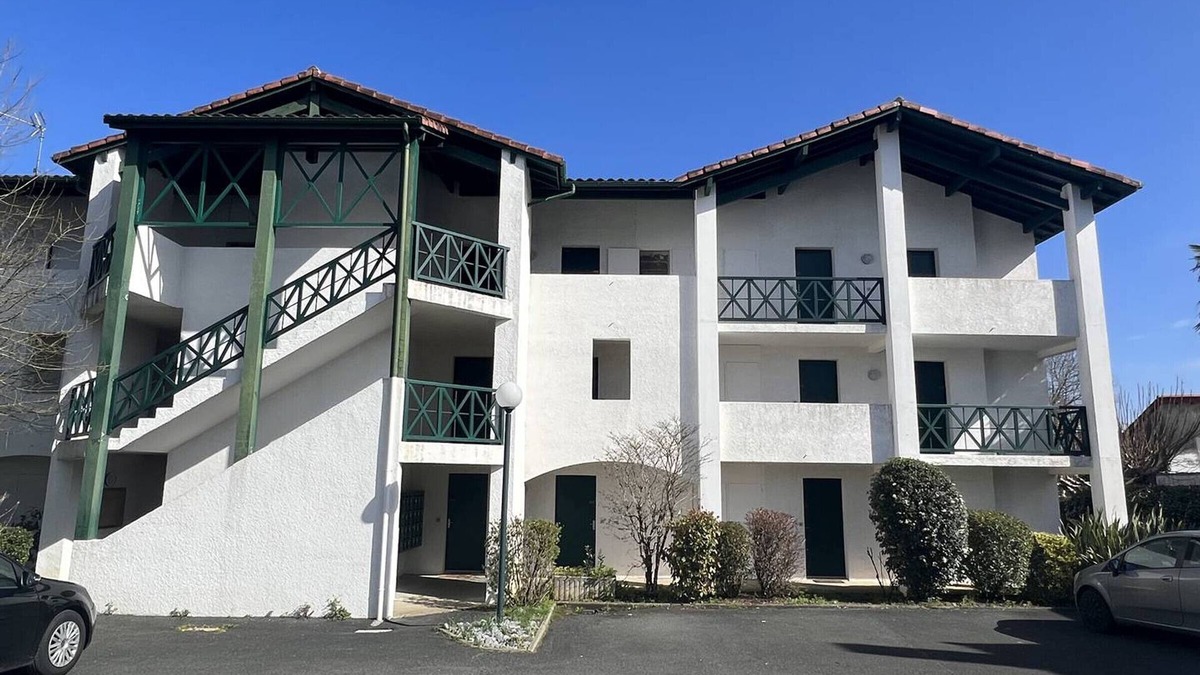 Cambo-les-Bains Apartment | Charming Studio Lilas in Cambo-les-Bains: Terrace, Parking, Pet-Friendly, Near Thermal Spa