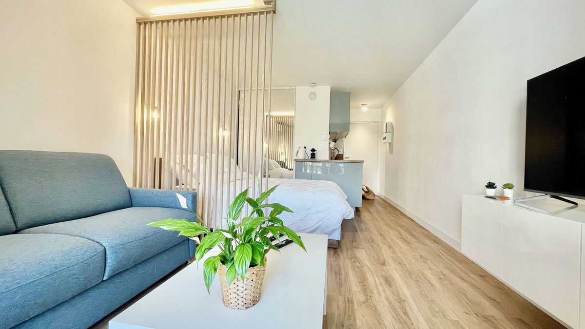 Beausoleil Condo | Charming studio in a residence with a swimming pool, tastefully decorated and offering all the comfort you need. Ideally located just steps from the Principality of Monaco and right next to a grocery store open 7 days a week.