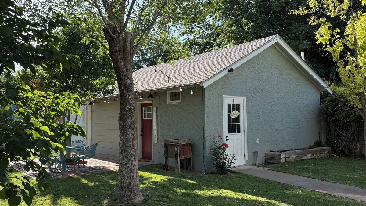 Roswell Apartment | Charming studio in downtown Roswell, New Mexico.