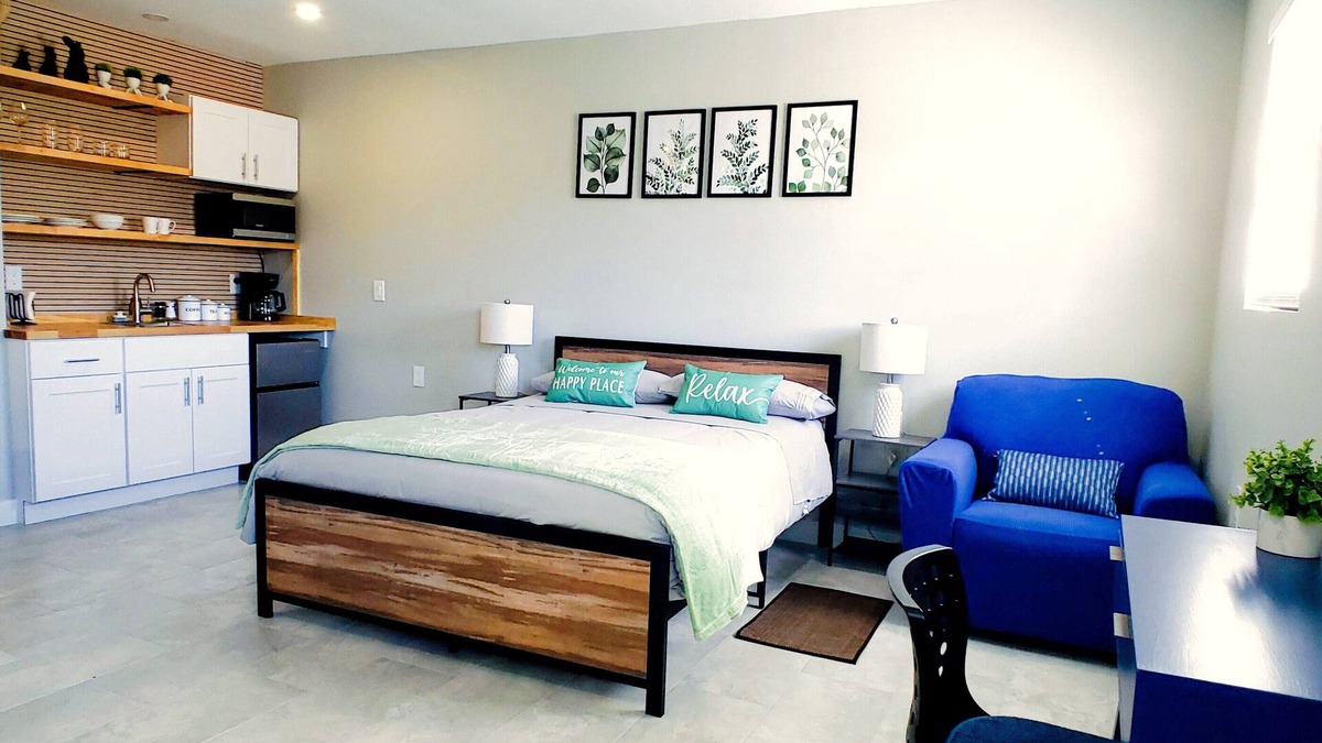 Sarasota Apartment | Charming studio in fabulous University Pines-Sarasota