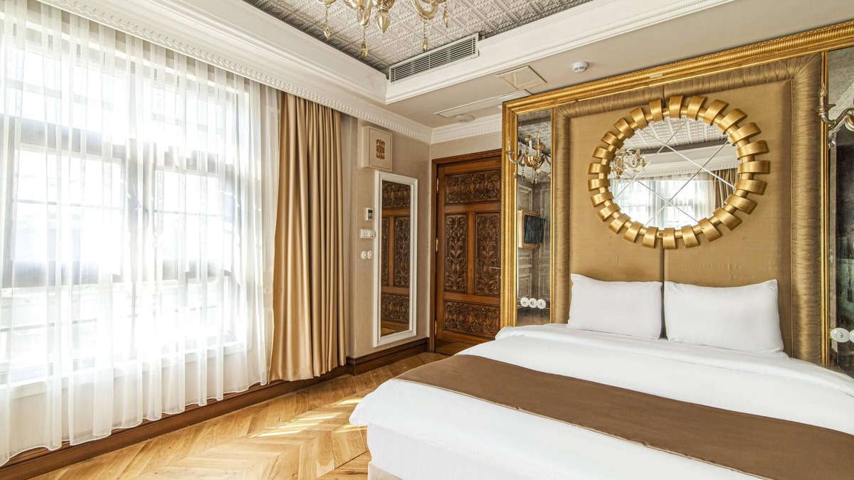 Cengelkoy Mahallesi Apartment | Charming Studio in Historic Mansion in Beylerbeyi