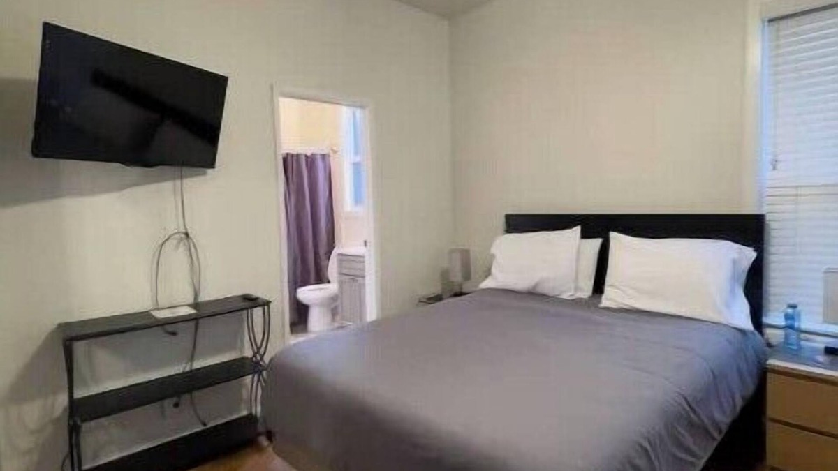 Hoover - Foster House | Charming Studio in Oakland with WiFi