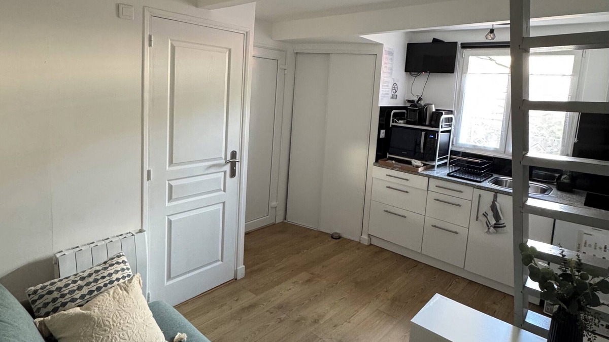 Bessancourt Apartment | Charming studio, quiet, old village, 30 mn from Paris, 10 mn from Auvers-sur-Oise