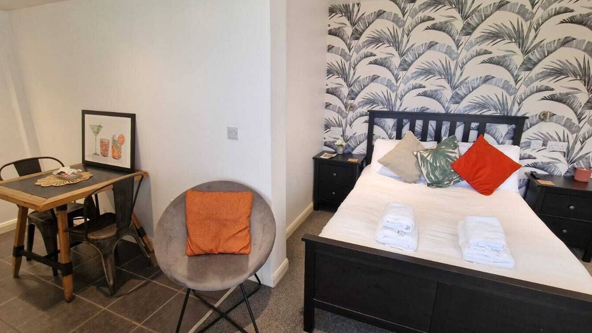 Morcott Apartment | Charming Studio Rutland Point holiday or work