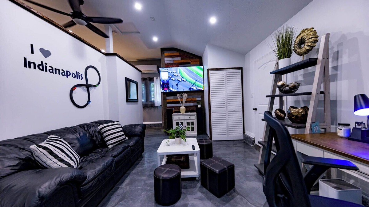 Indianapolis Apartment | Charming studio with WiFi and AC in lovely Indianapolis