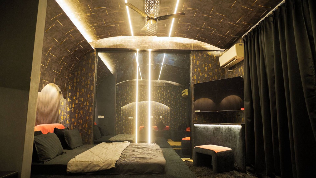 Gomti Nagar Apartment | Charming studio with AC and WiFi in pleasant Lucknow