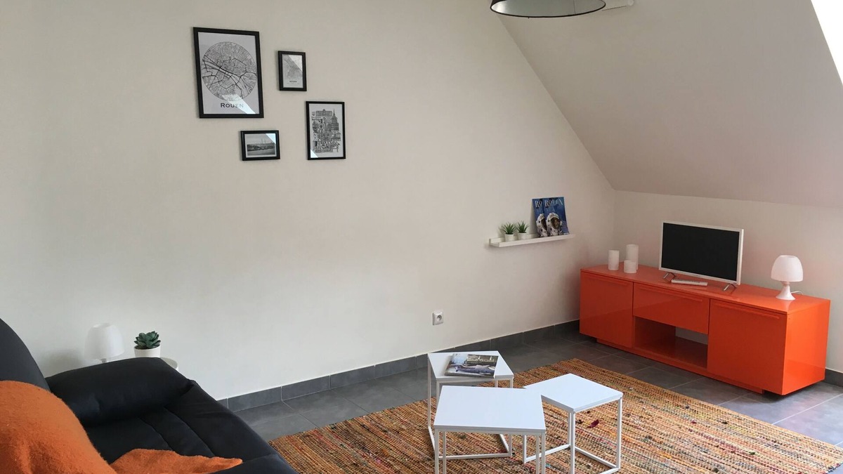 Gare-Jouvenet Apartment | Charming studio with parking parking area Station