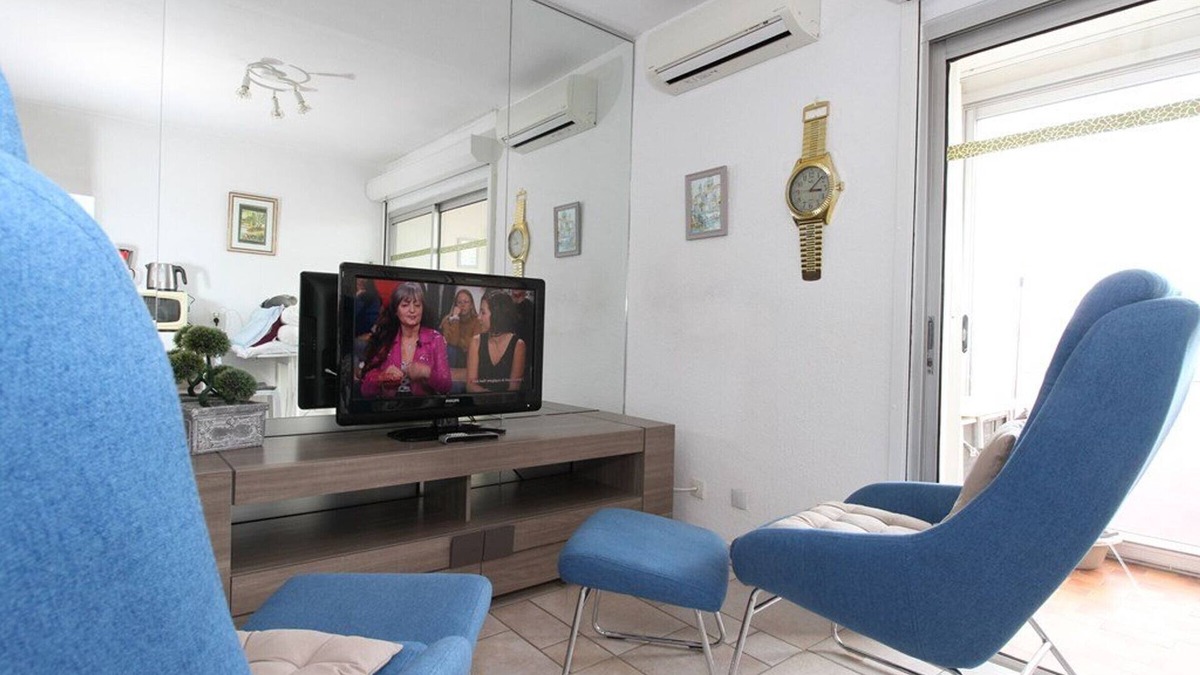Balaruc-les-Bains Apartment | Charming T1 Apartment with A/C, 100m from Thermal Baths, Fully Equipped Kitchen, Private Loggia