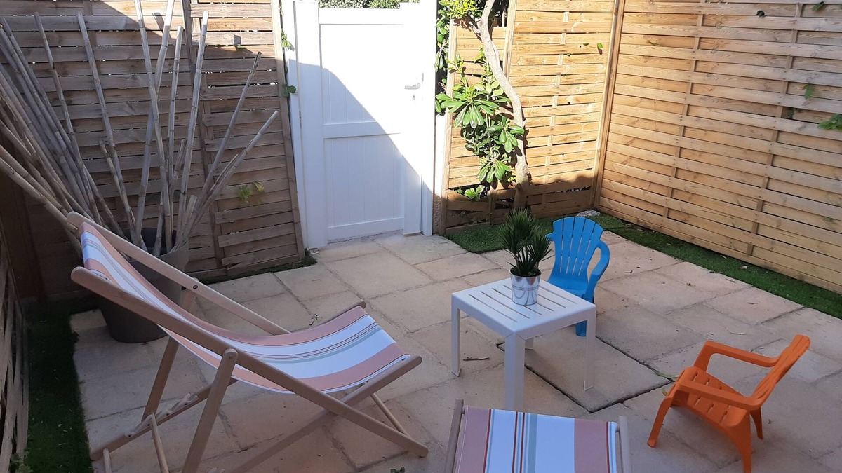 Les Bormettes Apartment | Charming T2, ground floor with 2 Terraces