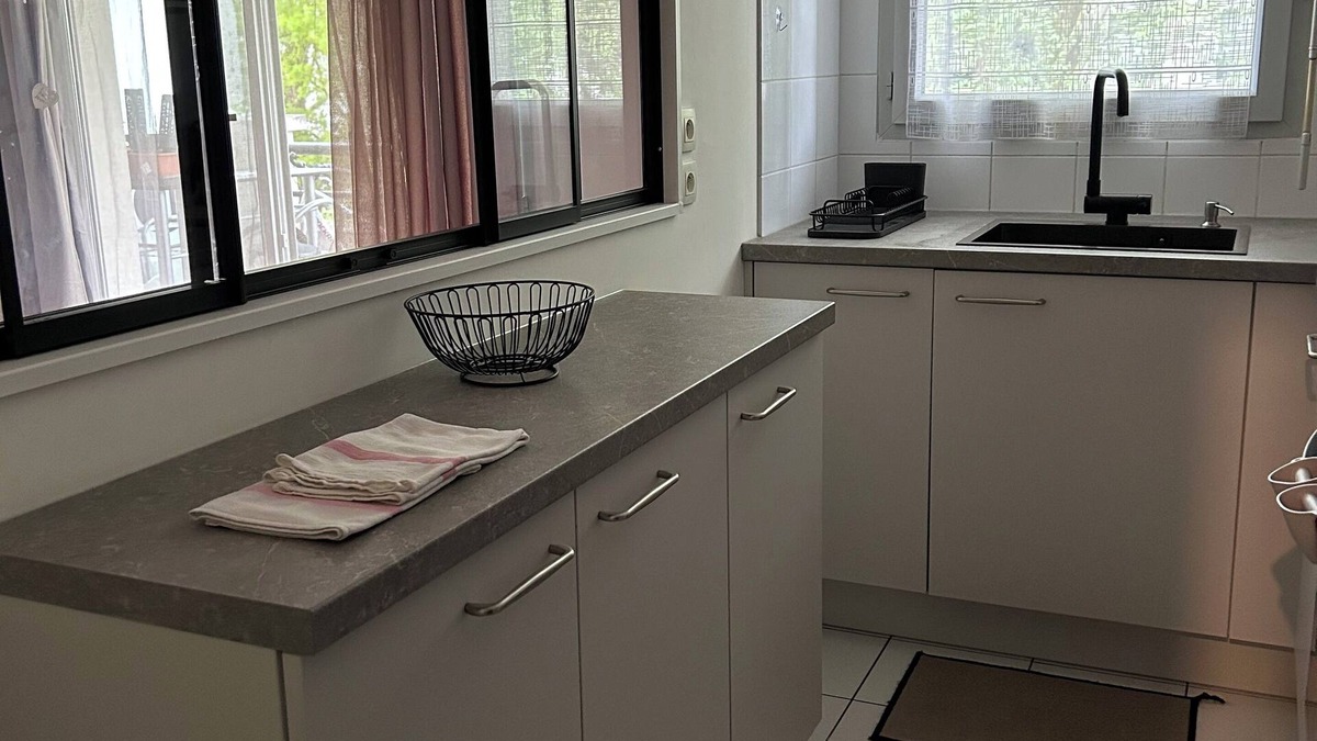 Mantes-la-Jolie Apartment | Charming T2 on the edge of the Seine with terrace