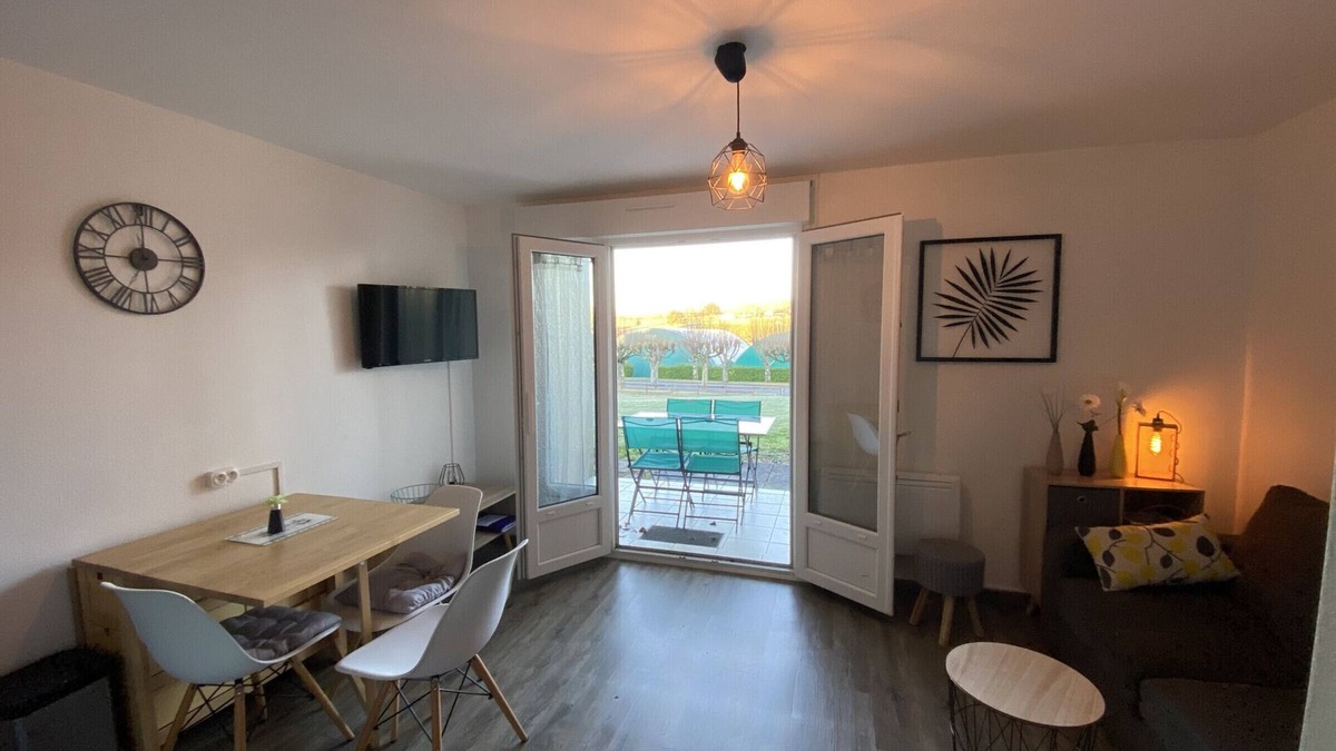 La Roche-Posay Apartment | Charming T2 with terrace near Thermes du Connétable, Wi-Fi, dishwasher