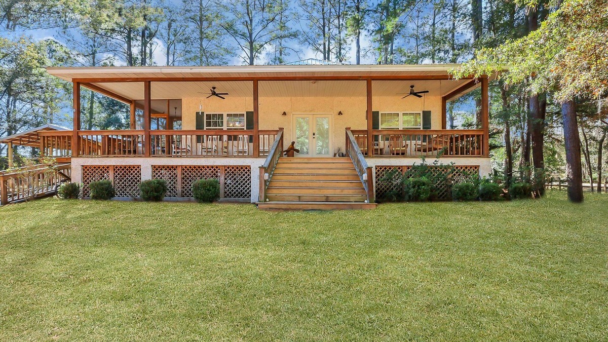 Valona House | Charming Tabby House 3-bedroom house with AC and WiFi in Townsend/Shellman Bluff