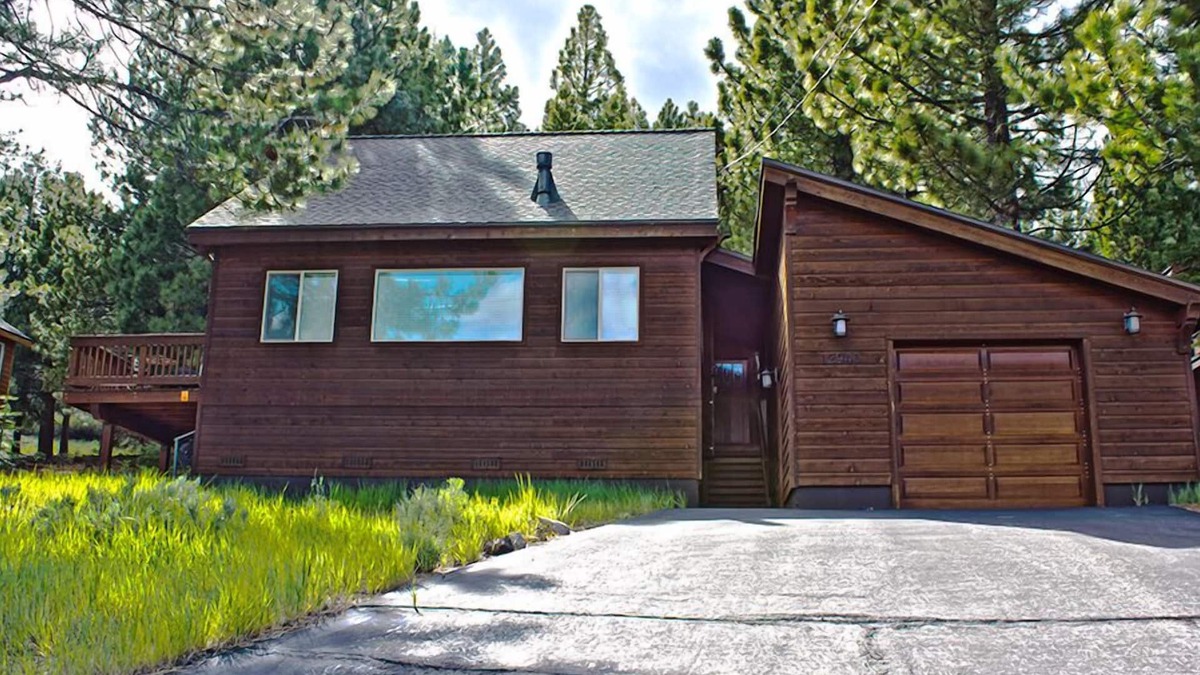 Truckee Cabin | Charming Tahoe Donner Cabin with Stunning Mountain Views