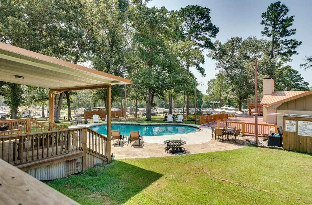 Redlick House | Charming Texarkana Home Lake and Pool Access!