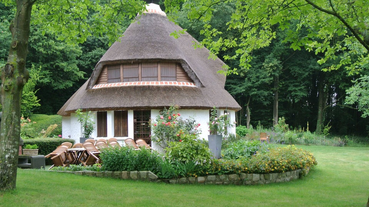 Morisel Cottage | Charming thatched cottage