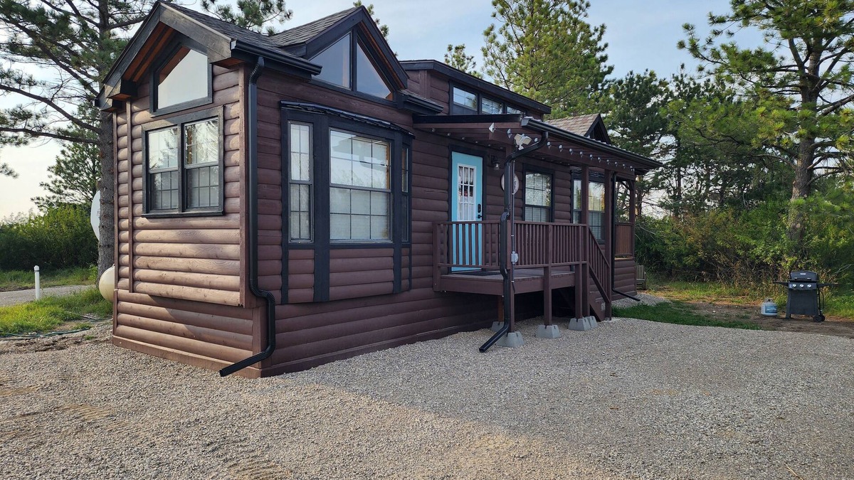 Moore Cabin | Charming tiny home cabin in peaceful Moore