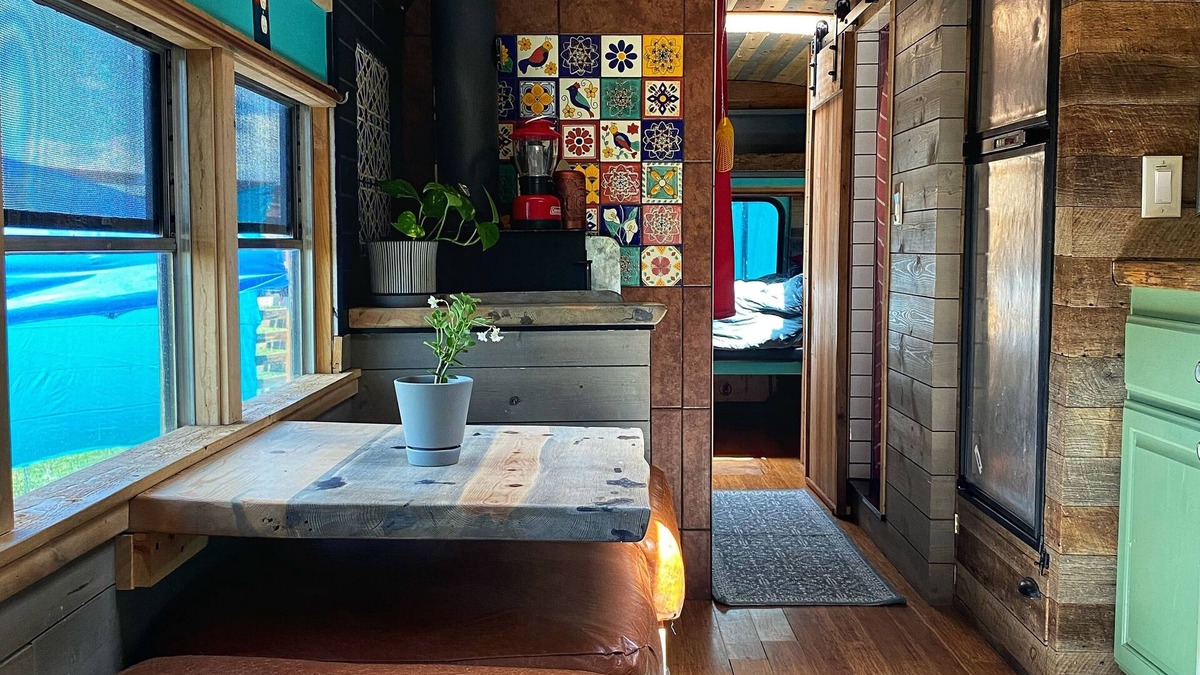 Cortez Apartment | Charming Tiny Home/school bus conversion in marvelous Cortez with WiFi