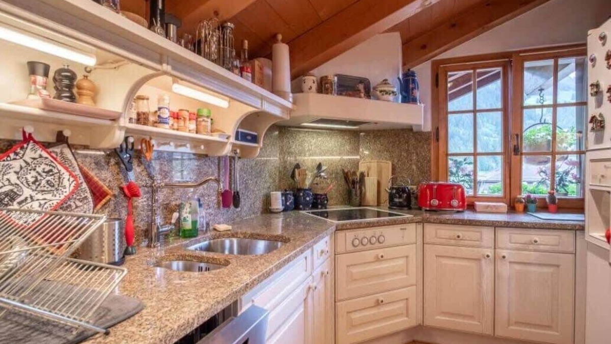 Rougemont Apartment | Charming Top floor 4 BR apartment 190m2 with amazing view