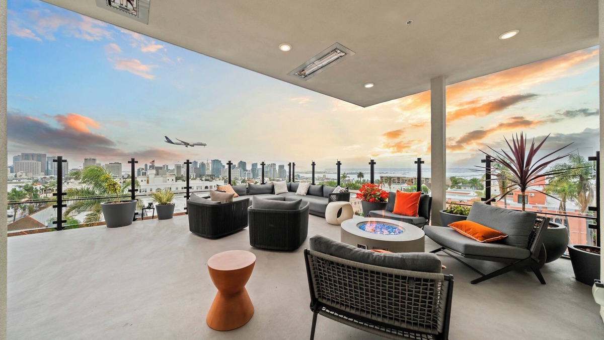 Bankers Hill Apartment | Charming Top Floor Gem City Ocean Views in fabulous Bankers Hill, San Diego