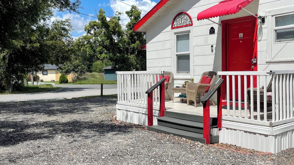 Winter Haven House | Charming Town House — 10 Minutes from the Legoland Park and Downtown