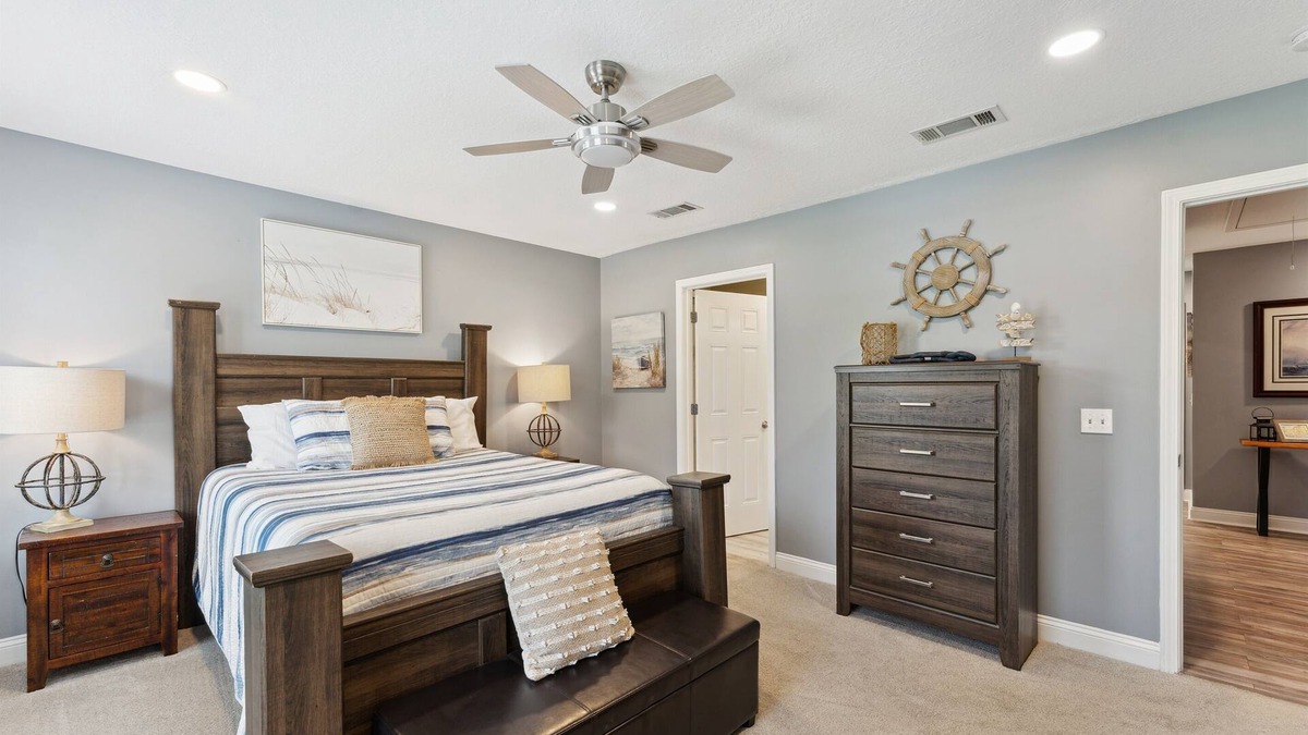 Thunderbolt House | Charming Townhome w/Private Entrance + Free Parking, Sleeps Large Groups + Dogs