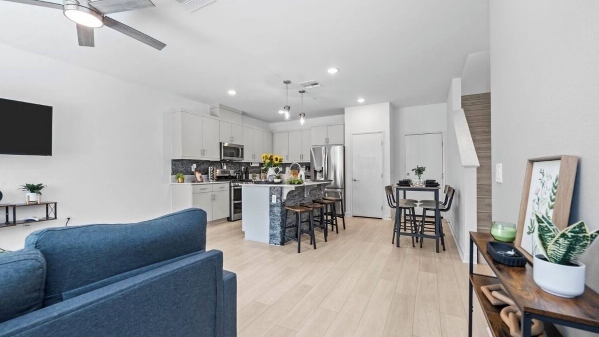 Fallbrook House | Charming townhome with WiFi, AC, Pool and Community Center in Peaceful Fallbrook