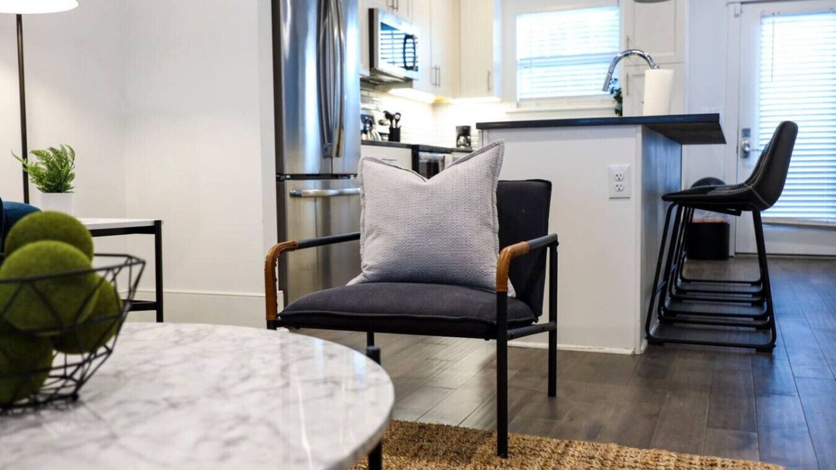 Urbandale Nations House | Charming Townhomes! Two Side By Side Units!