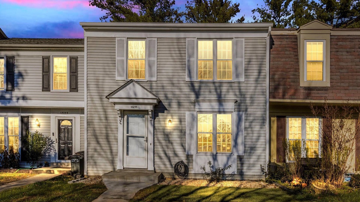 Germantown House | Charming Townhouse in Germantown, MD - Sleeps 10