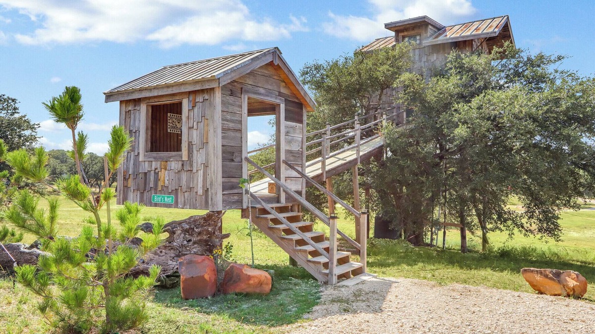 Lampasas Cabin | Charming Treehouse Stay Near Lake & Stargazing