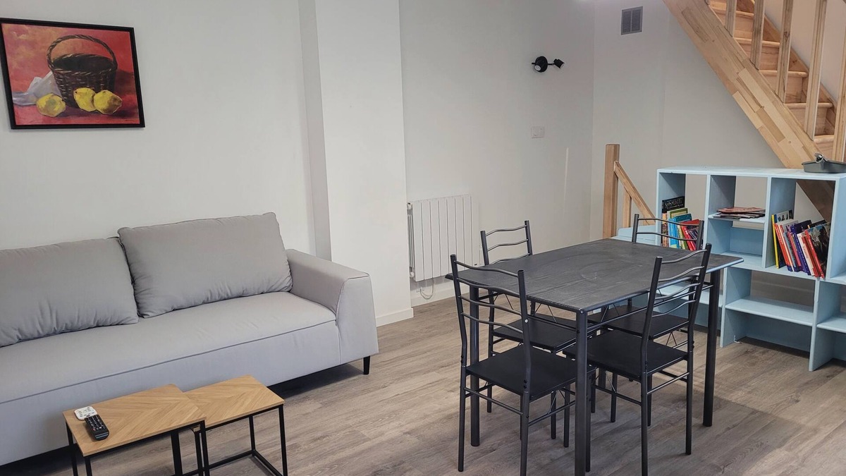 Quincy-Voisins Apartment | Charming triplex near Disney