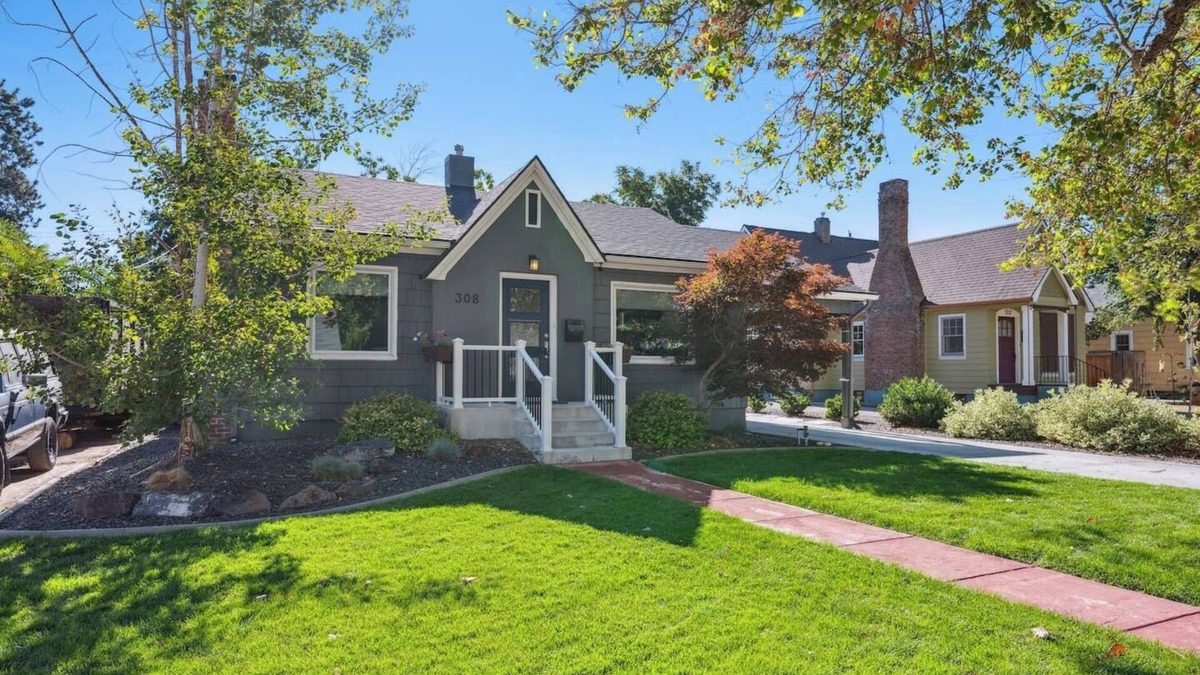 Depot Bench House | Charming Tudor On The Bench