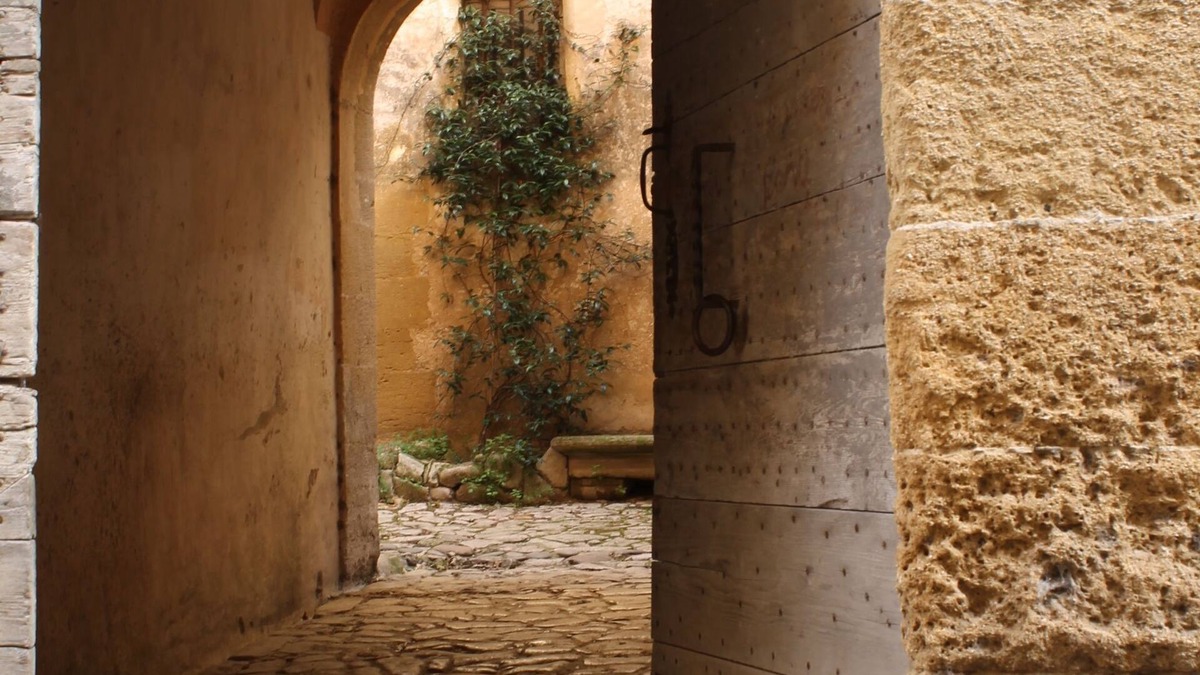Lourmarin Apartment | Charming Two Bedroom Apartment In The Heart Of Lourmarin. Great Location