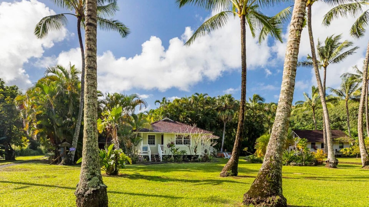 Kilauea Cottage | Charming Two Bedroom House Steps From Anini Beach