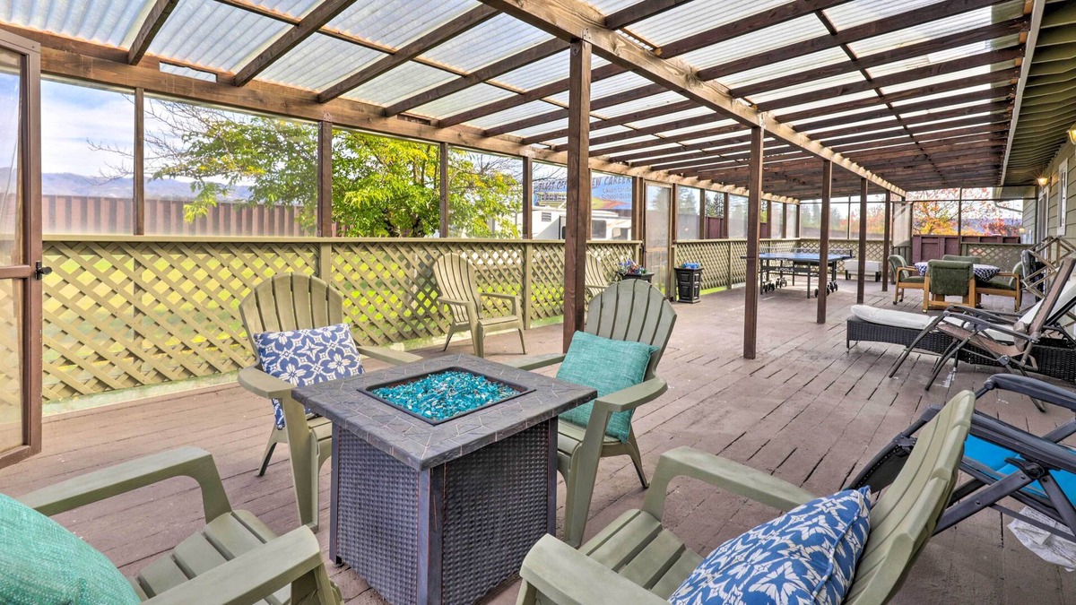 Ukiah House | Charming Ukiah Home ~ 2 Miles to Lake Mendocino!