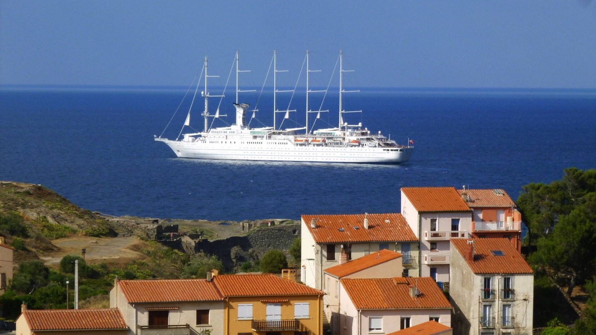 Port-Vendres Apartment | Charming Upper Floor Apartment For Up To 4 People with Air Conditioning