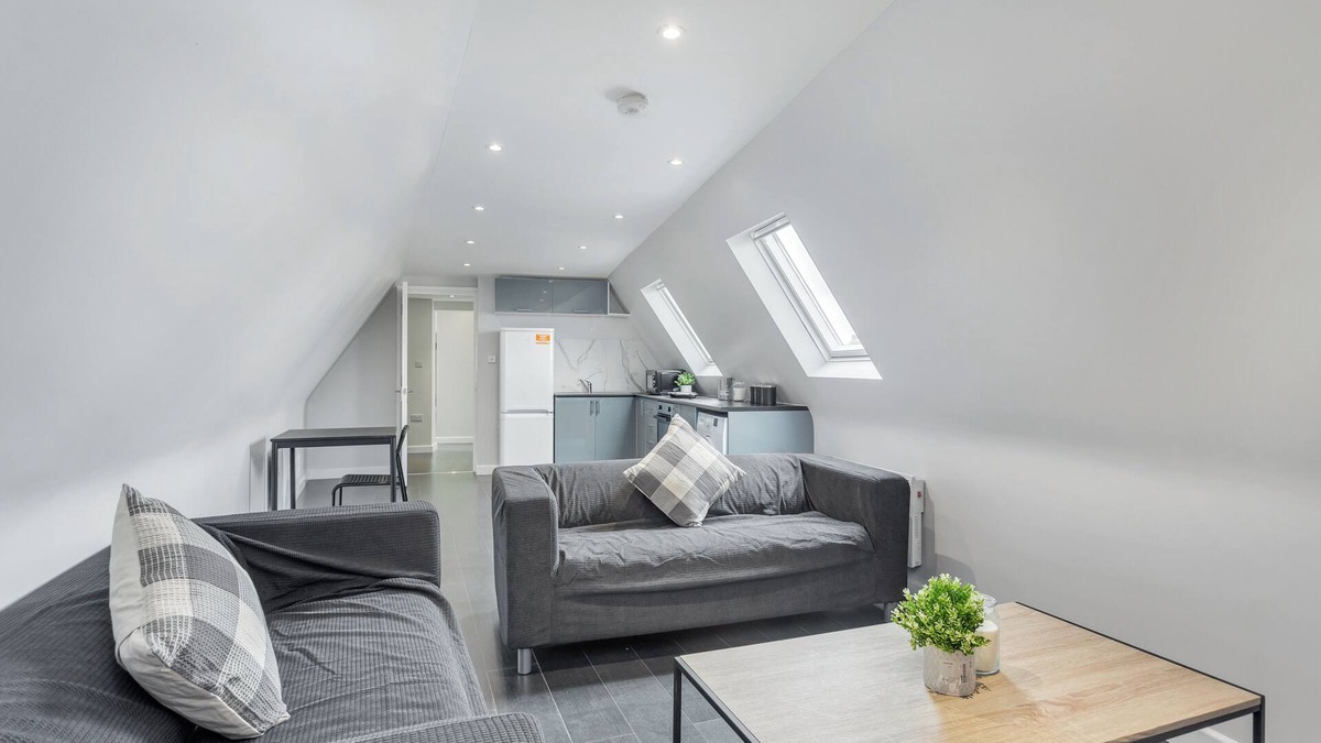 High Barnet Apartment | Charming Urban 2-Bedroom Retreat