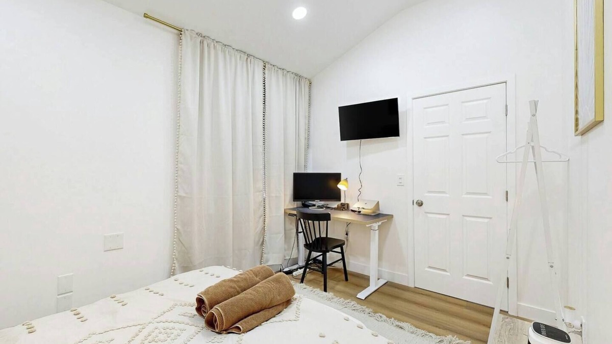 Park Mesa Heights Villa | Charming Urban Oasis near LAX w Pool Table, Sauna, and Rooftop Terrace