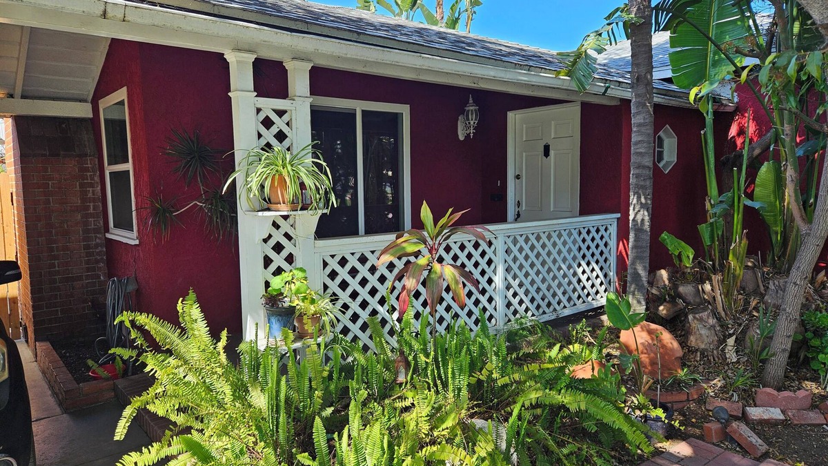 South Wrigley Cottage | Charming Urban Oasis 3-bedroom cottage in Long Beach