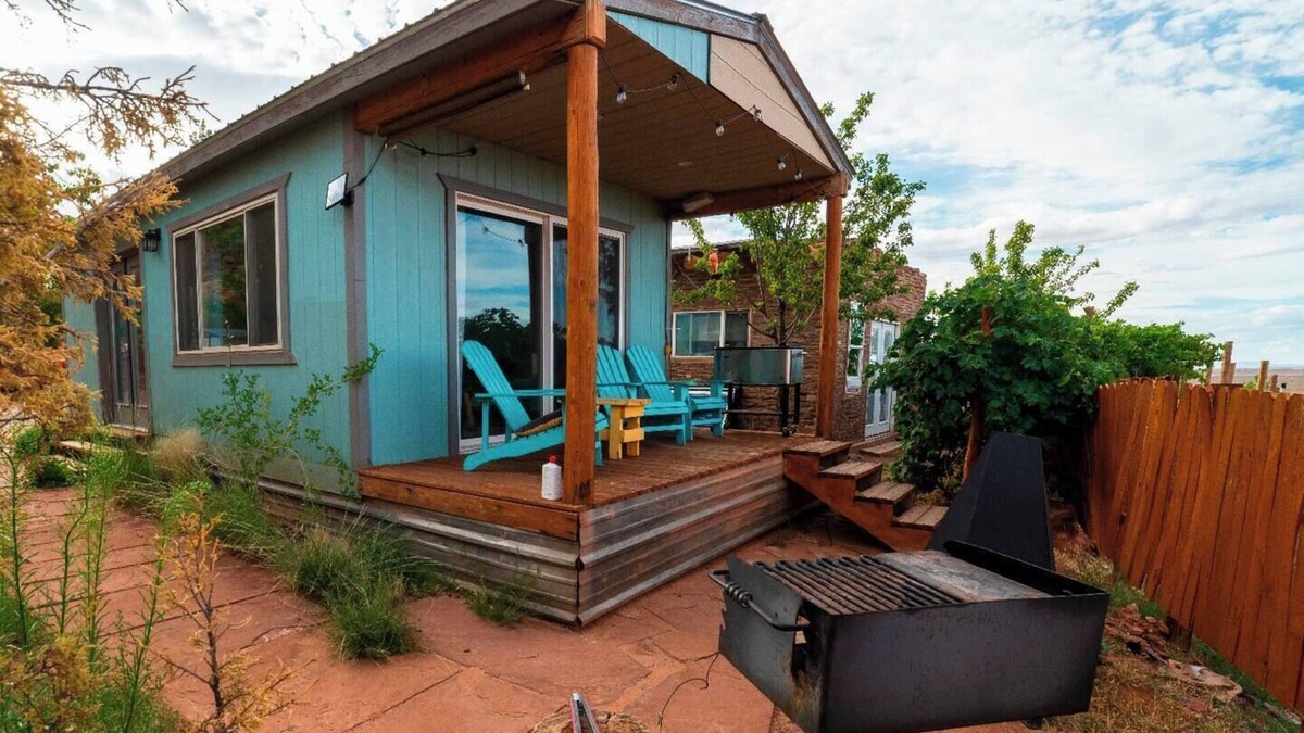 Monument Valley House | Charming Turquoise Cabin in Monument Valley