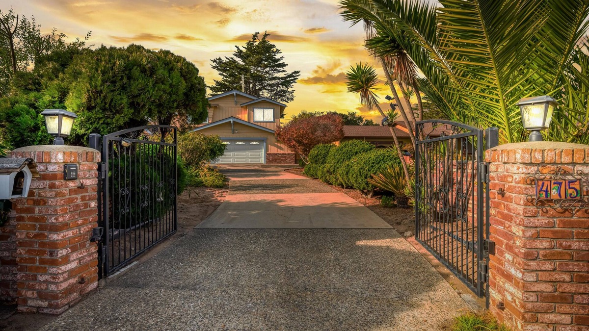 Marina House | Charming vacation home near the ocean. Private and gated.