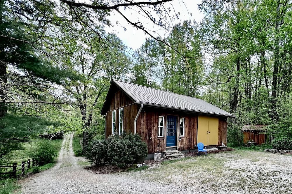 Afton Cabin | Charming Vacation Rental in a Barn on a Horse Farm near Afton Mountain in Virginia