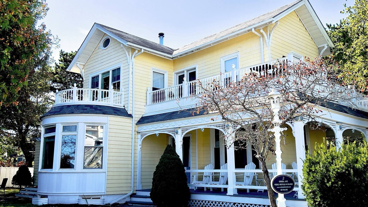 Ocean Park House | Charming Victorian beach house 5 bedrooms. 50 steps to the beach