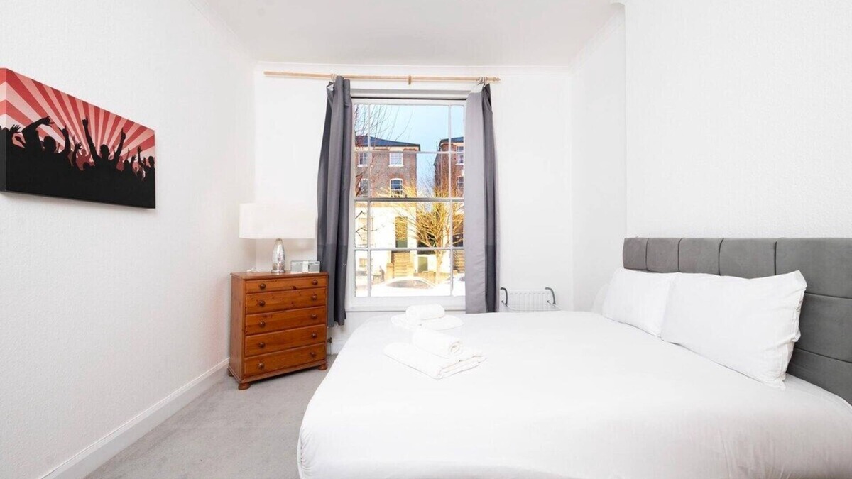 Cantelowes Apartment | Charming Victorian House in London